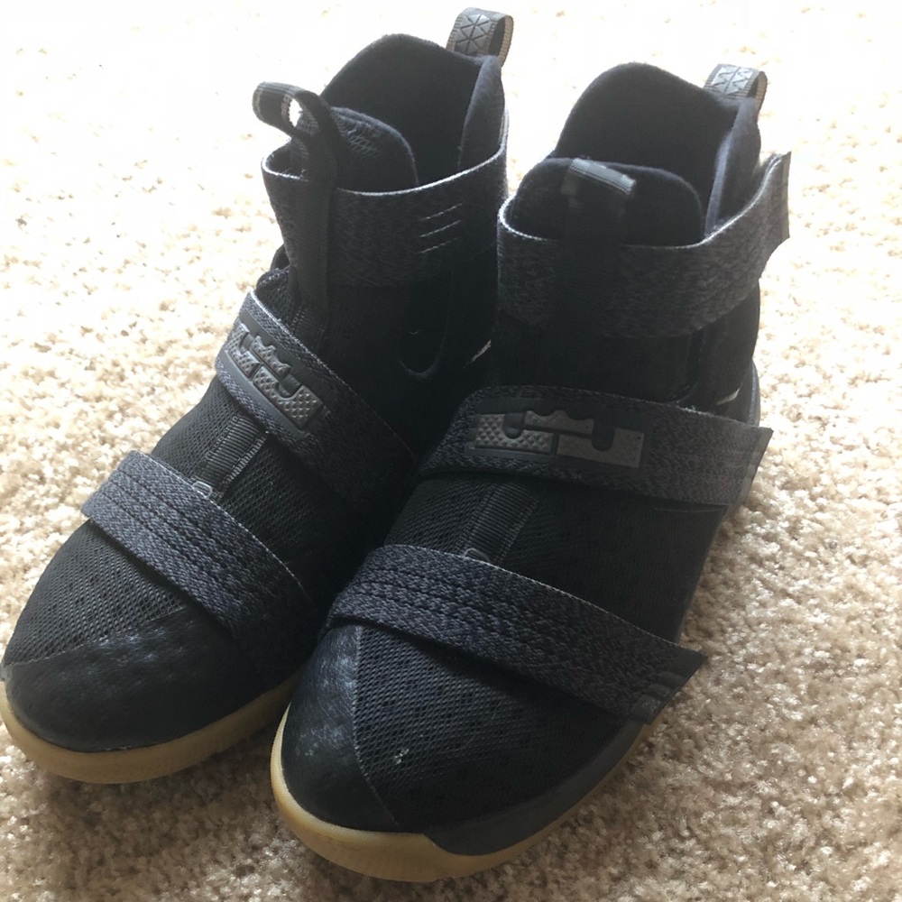 Lebron Sneakers